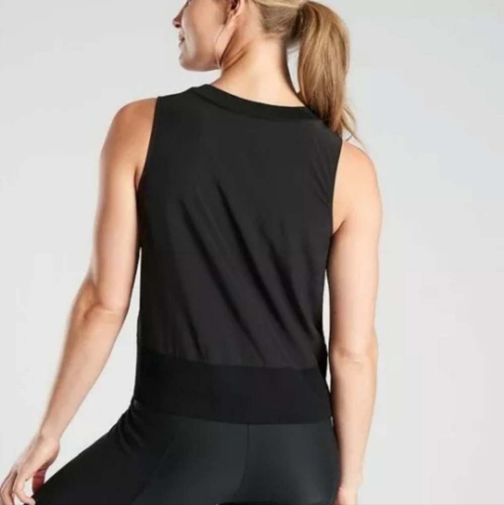 ❤️ ATHLETA BLACK ZEPHYR SHELL TOP, SMALL - Picture 2 of 8